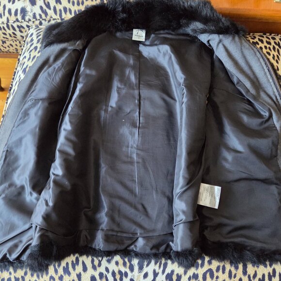 Luxurious Real Fur Sleeveless Vest in Black - Picture 7 of 10